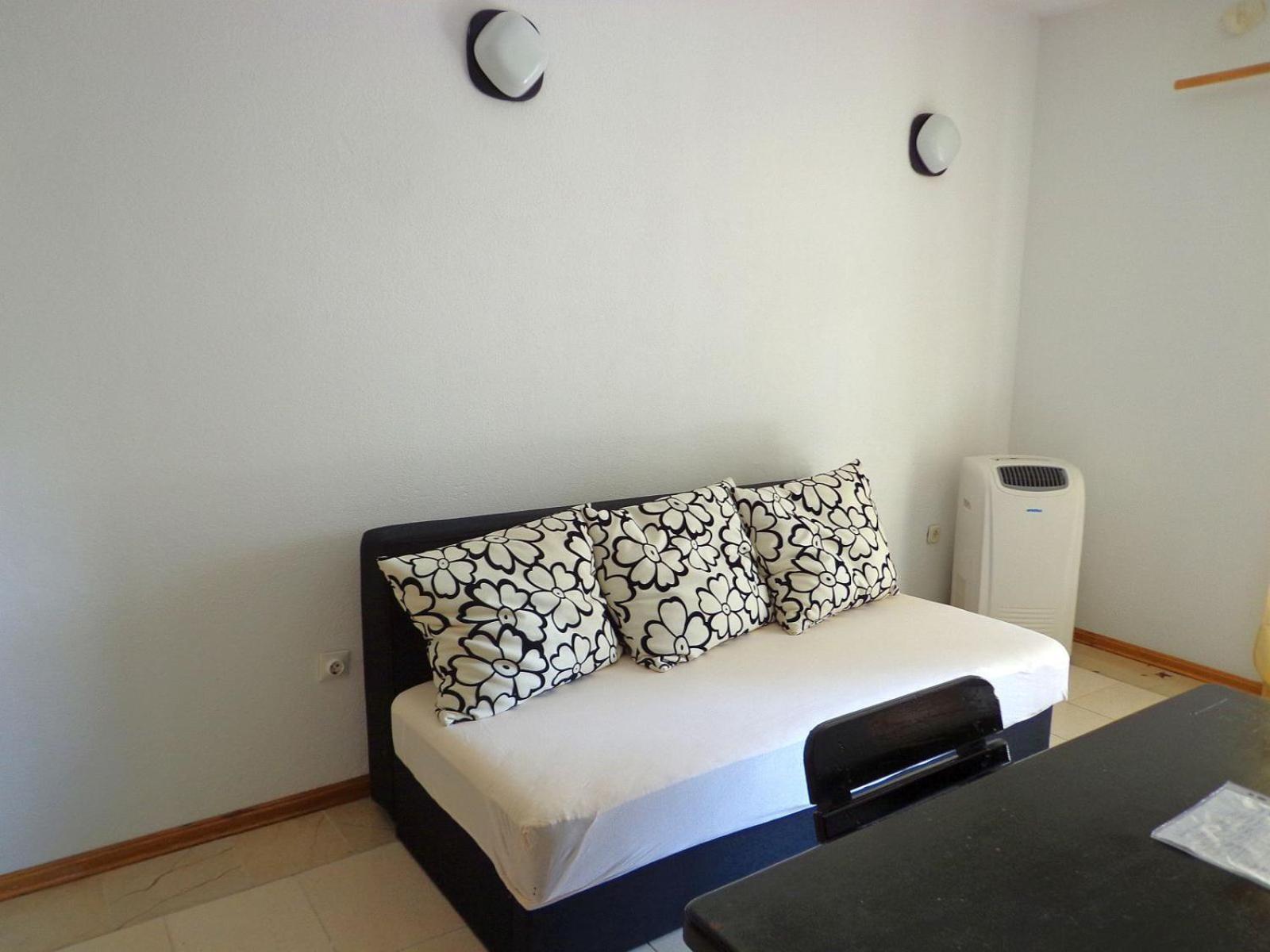 Brane Apartment Bol