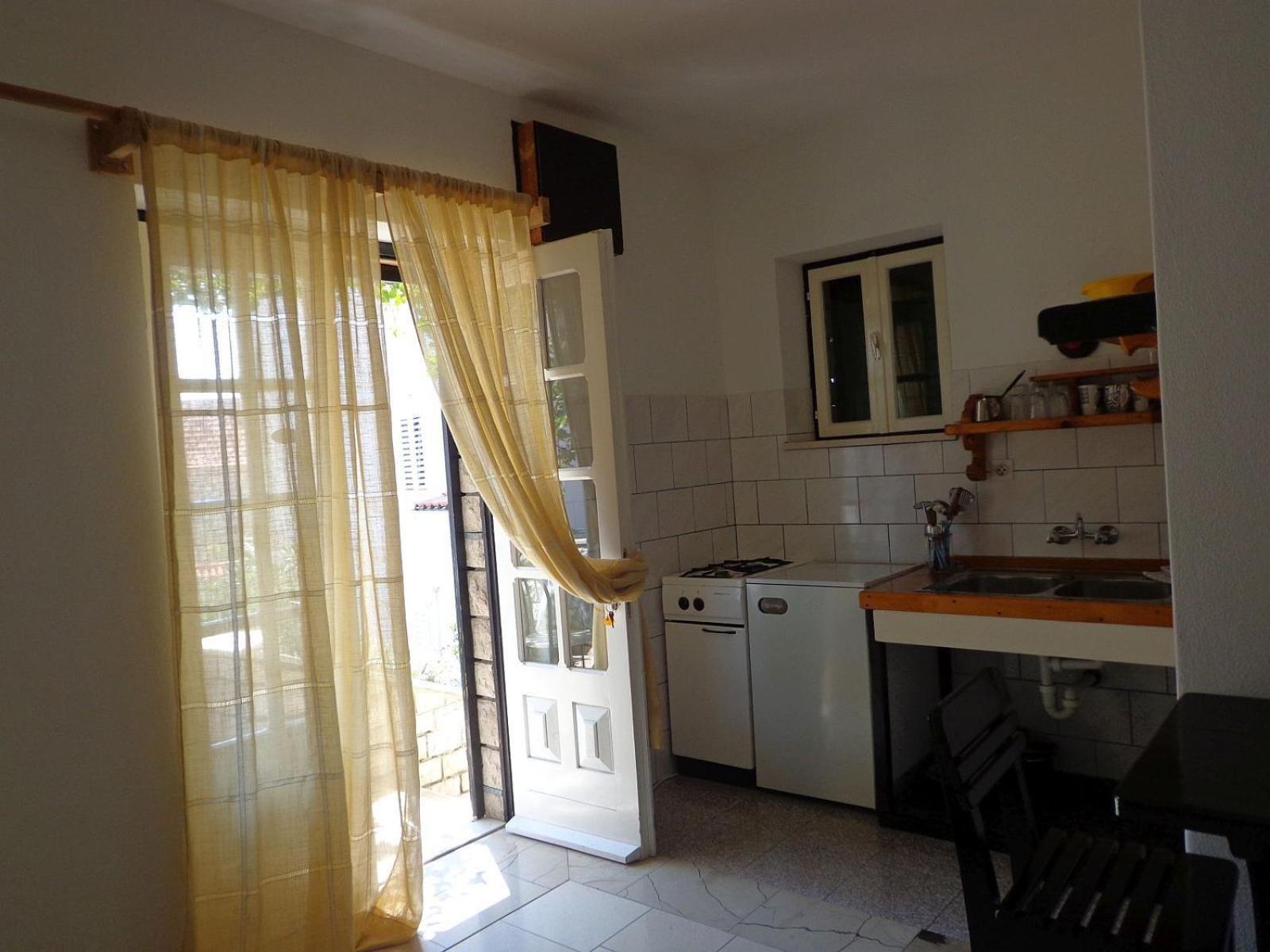 Brane Apartment Bol